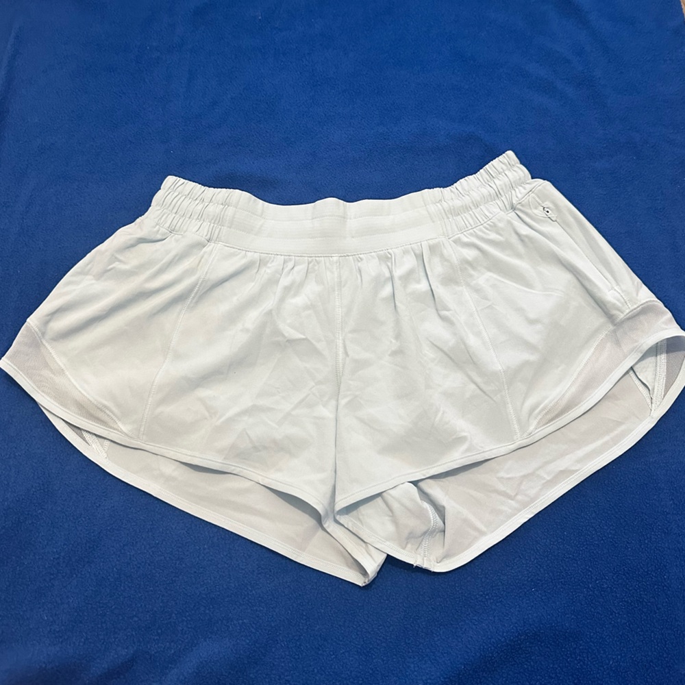 Lululemon Hotty Hot High-rise lined shorts 2.5”